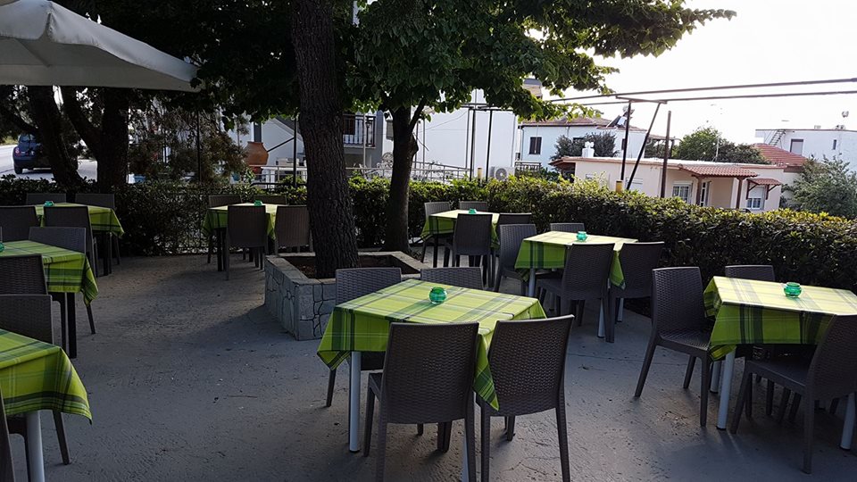 Oasis - Vranas Greek Tavern